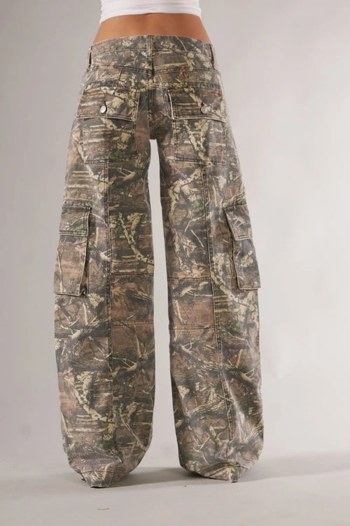 Camo Cargo Pants - LUNVRA