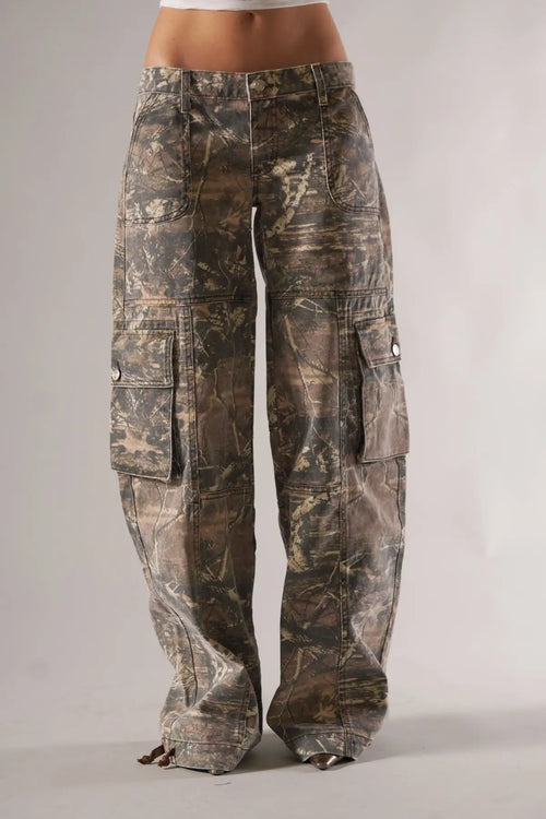 Camo Cargo Pants - LUNVRA